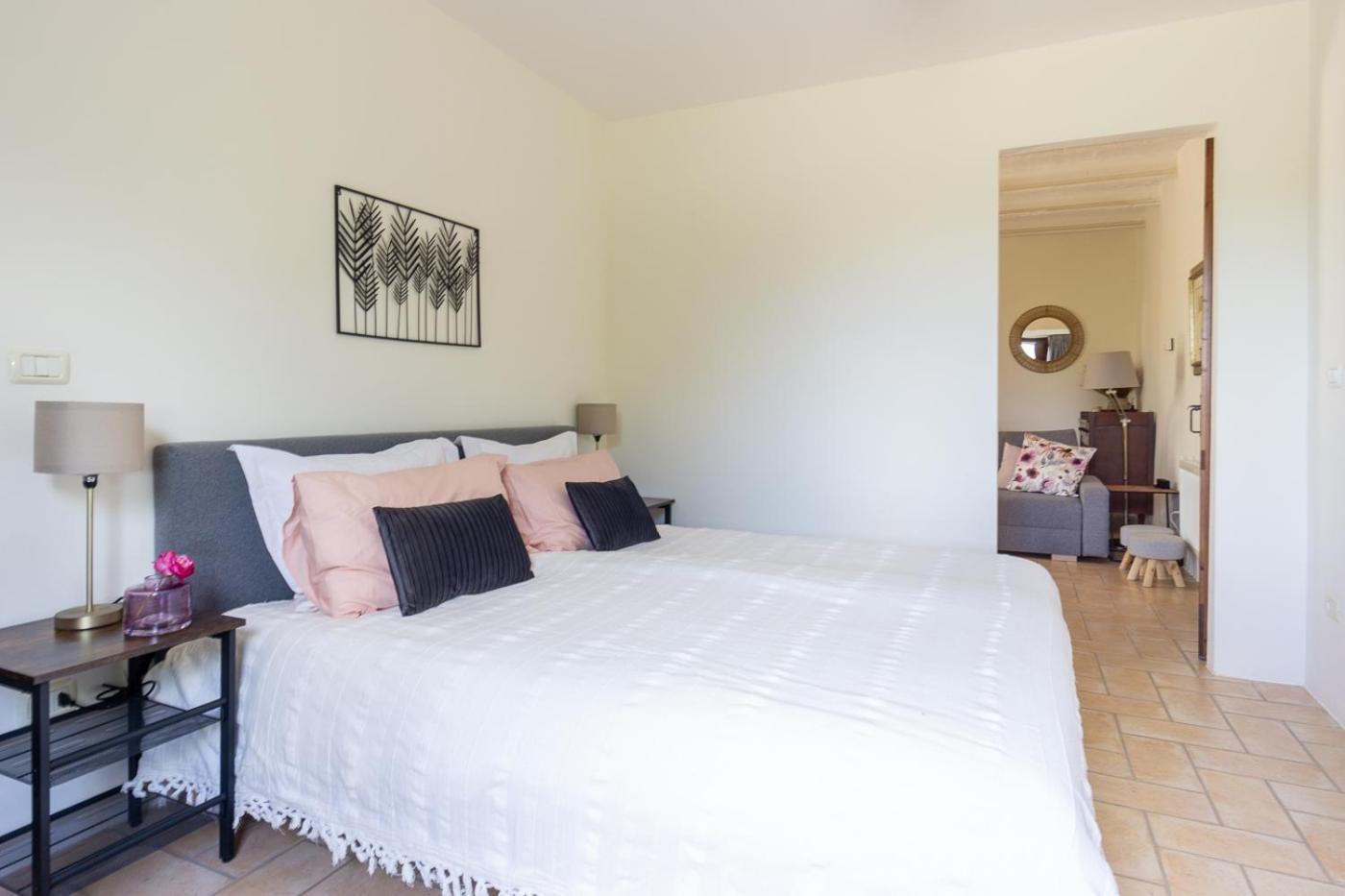 Rosa Nel Pozzo Apartments And B&B San Pietro  Екстер'єр фото