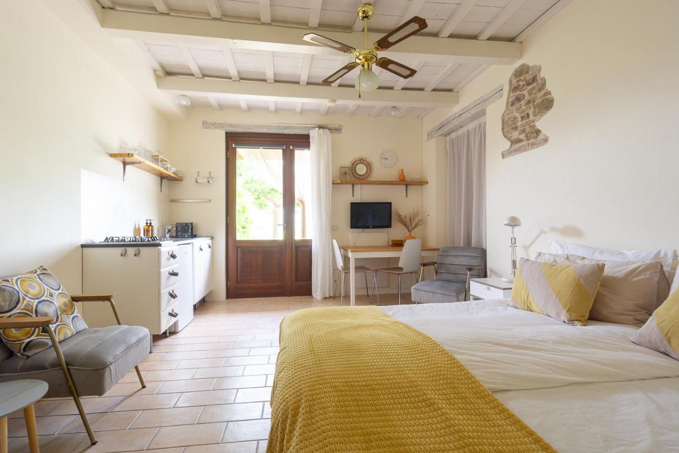 Rosa Nel Pozzo Apartments And B&B San Pietro  Екстер'єр фото