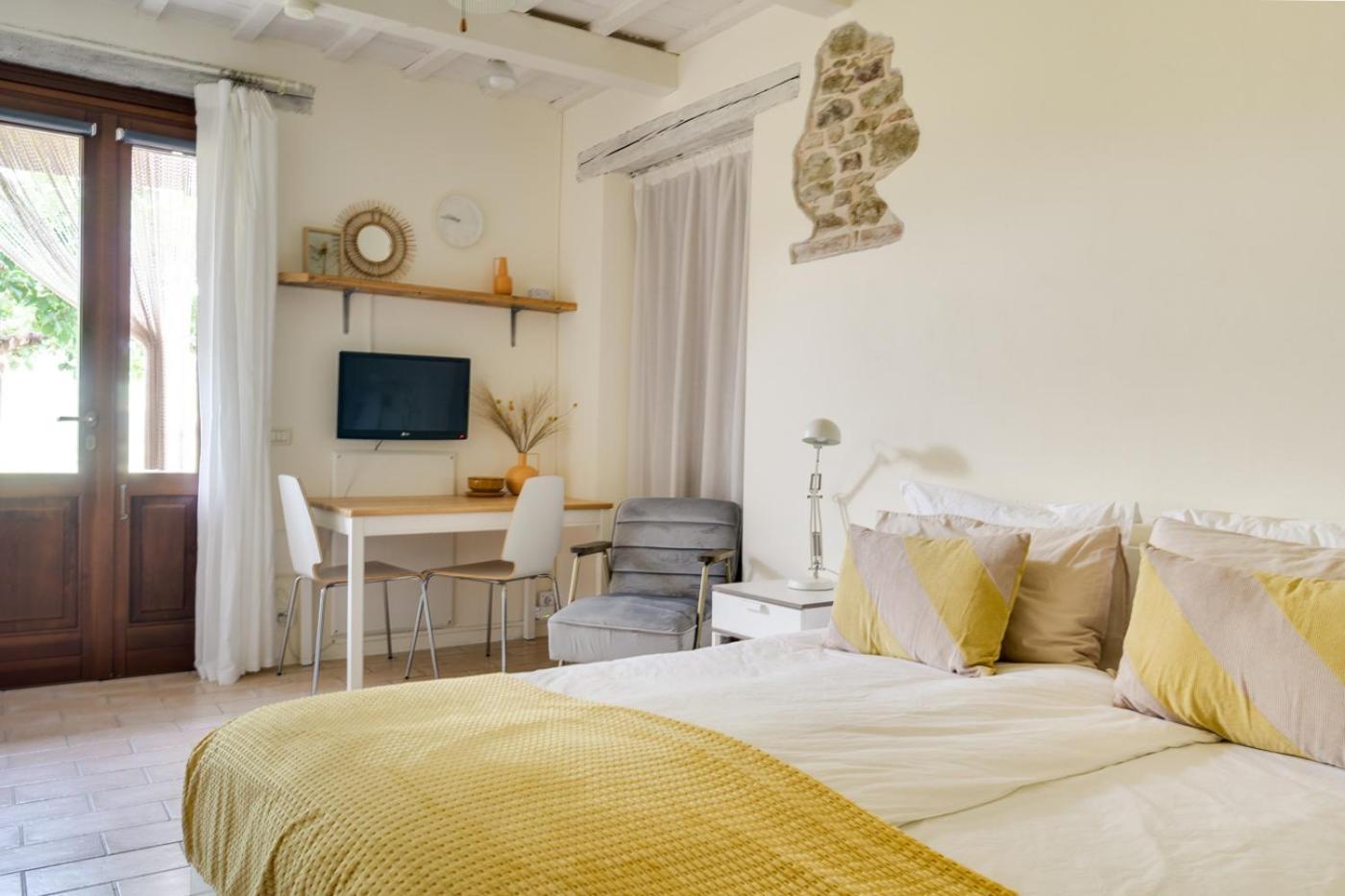 Rosa Nel Pozzo Apartments And B&B San Pietro  Екстер'єр фото