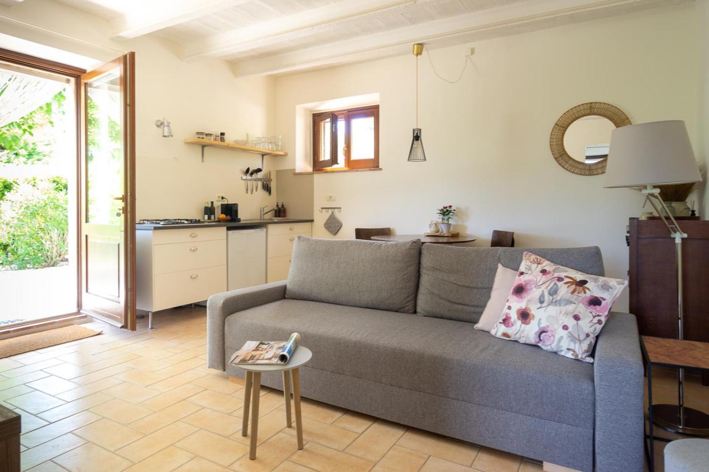 Rosa Nel Pozzo Apartments And B&B San Pietro  Екстер'єр фото