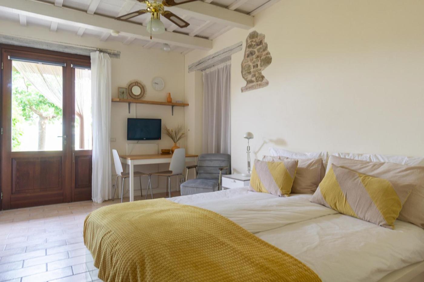 Rosa Nel Pozzo Apartments And B&B San Pietro  Екстер'єр фото