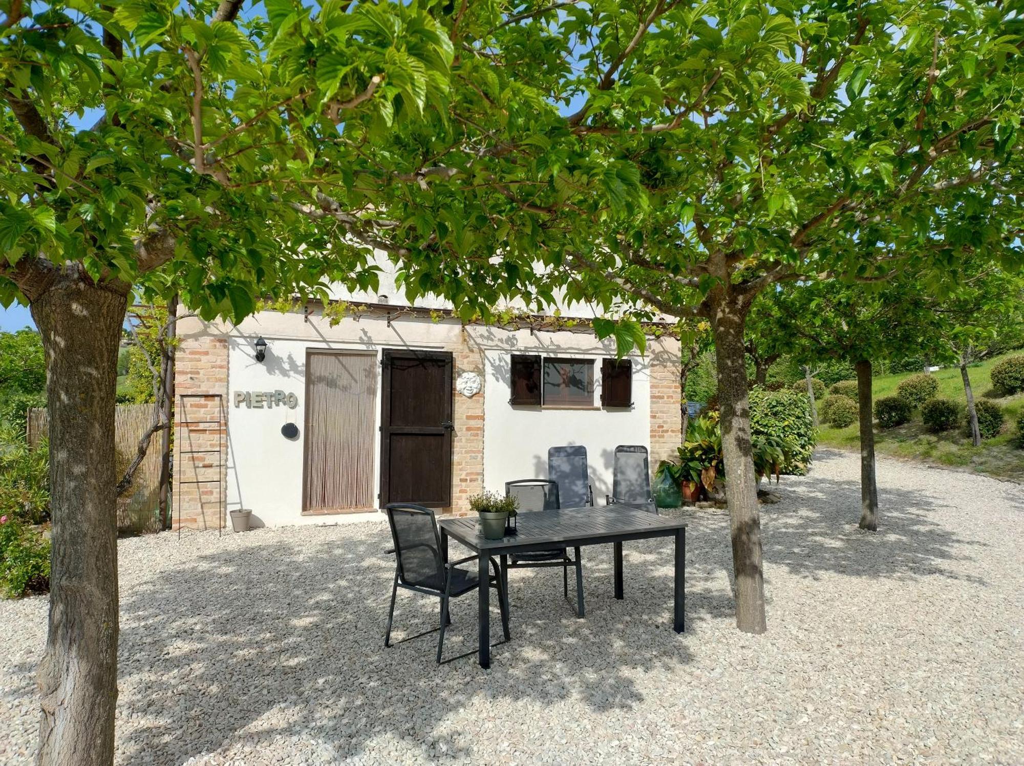 Rosa Nel Pozzo Apartments And B&B San Pietro  Екстер'єр фото