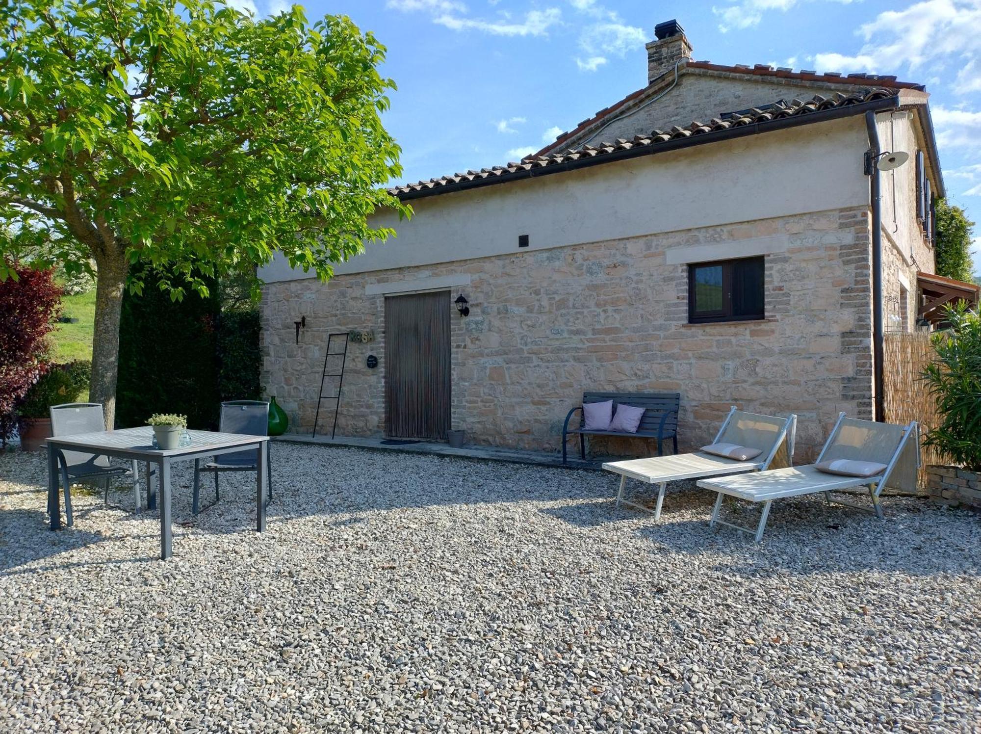 Rosa Nel Pozzo Apartments And B&B San Pietro  Екстер'єр фото