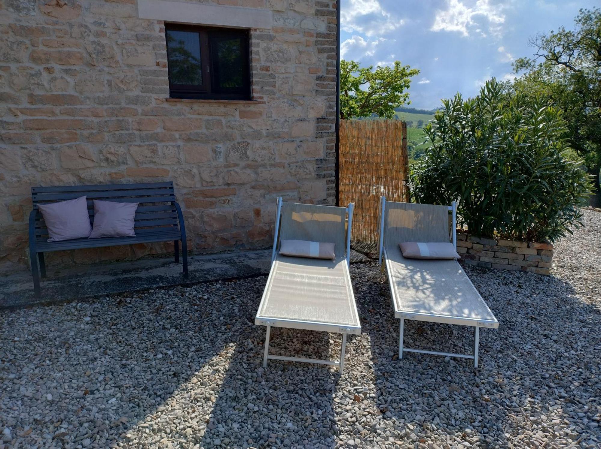 Rosa Nel Pozzo Apartments And B&B San Pietro  Екстер'єр фото