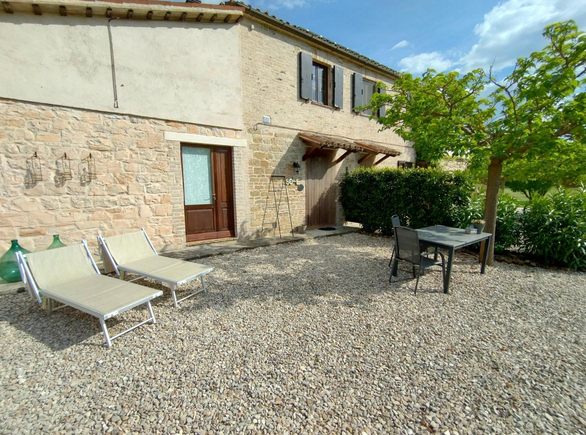 Rosa Nel Pozzo Apartments And B&B San Pietro  Екстер'єр фото